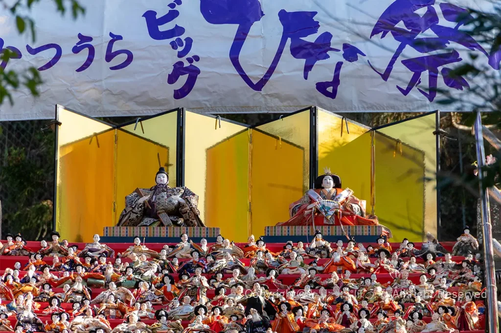 勝浦ひな祭り遠見岬神社の階段雛最上部