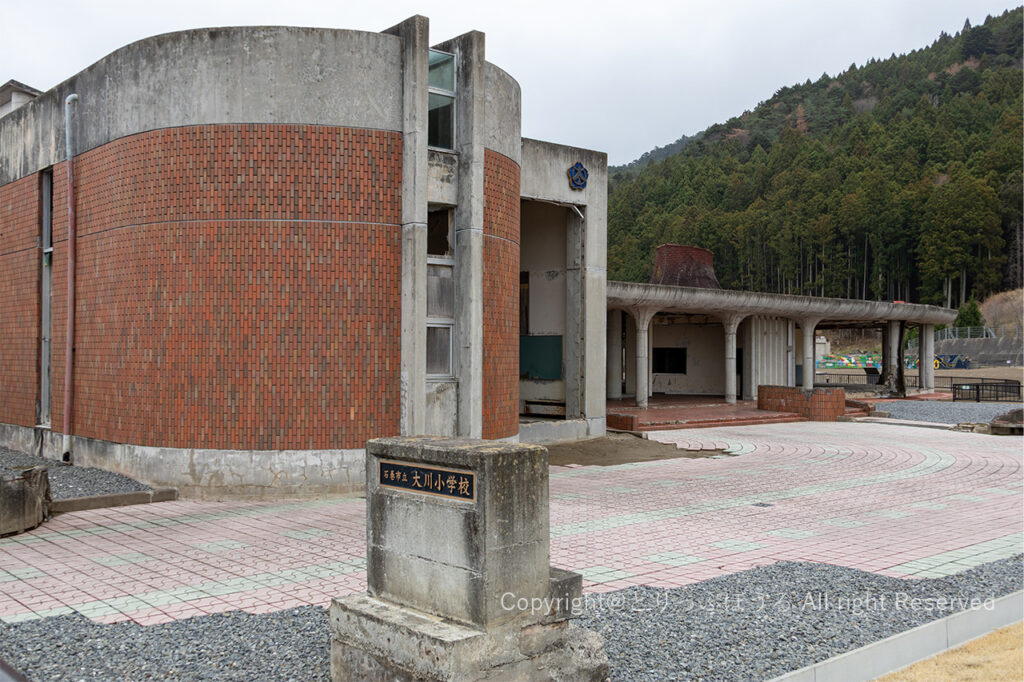石巻市震災遺構大川小学校正門